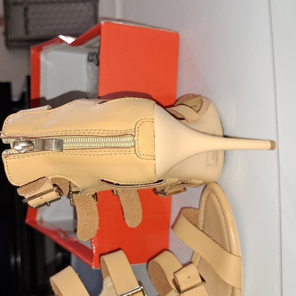 STRAPPY ANKLE HEELS. - Picture 3 of 4